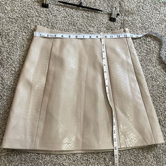 Babaton Faux Leather Snake Skin MINI Skirt Beige Size 4 - Picture 6 of 7